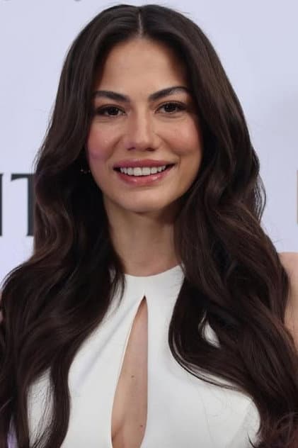 Demet Özdemir no papel de Farah Erşadi